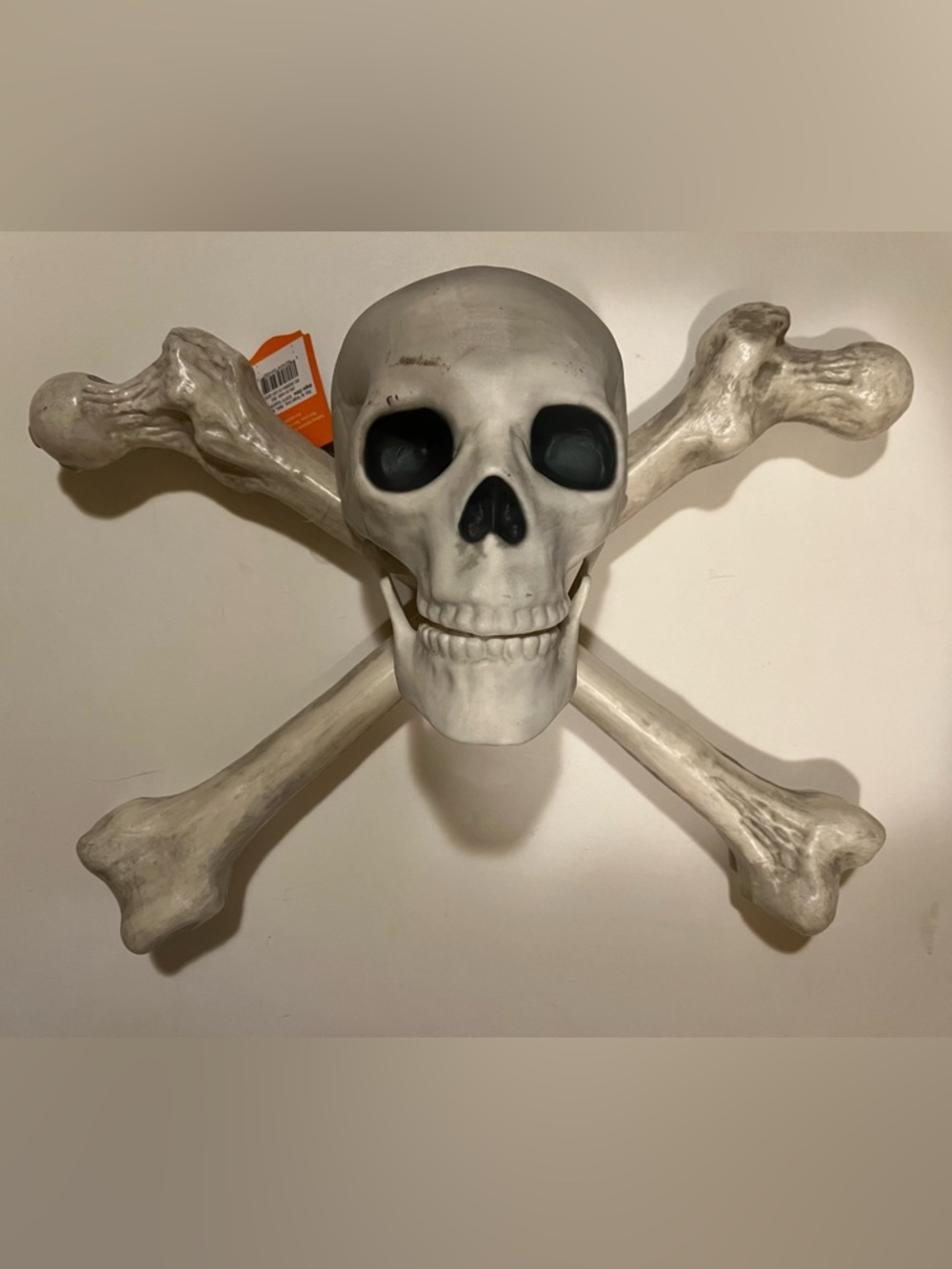 NWT TARGET SKULL & CROSSBONES WALL DECOR.